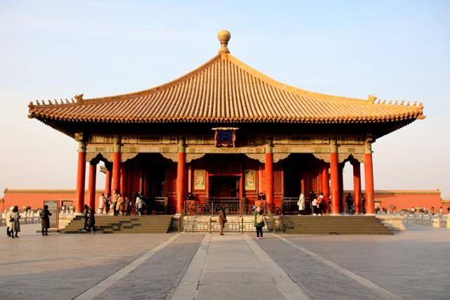 외조 중화전은 지붕이 단층이며 사면이 비탈이라 안정감을 준다. ⓒ최종명