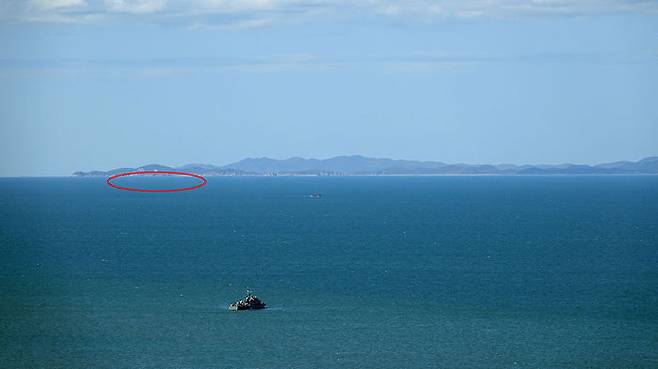 등산곶 앞에서 경비하는 해군 함정