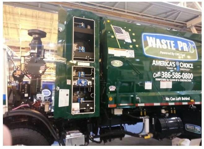 디하이브리드시스템스의 가스터빈엔진을 장착한 Waste Pro 트럭.