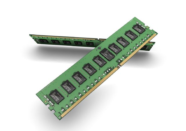 삼성전자가 EUV 노광공정을 통해 양산한 10나노미터 초반급 'DDR4 D램'.