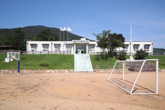 8월 25일 인천 용유초등학교 무의분교(옛 무의초). 민간인 성폭력 사건의 발생 장소다. 우상조 기자