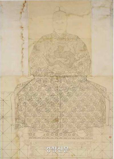 ‘세조 어진 초본’(복제품)이 선보인다. 조선왕들의 초상화인 어진(御眞) 대다수가 한국전쟁 중이던 1954년 피란지 부산에서 화재로 소실된 상황에서 세조의 모습을 알려주는 유일한 자료다. |국립고궁박물관 소장