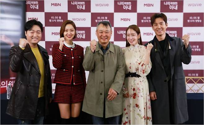 왼쪽부터 배우 이준혁, 최유화, 이형민 PD, 김정은, 최원영. (사진=3HW COM 제공)