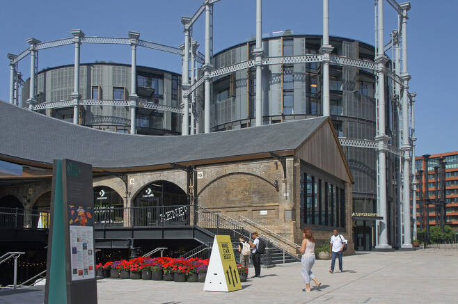 역사·상업·주거·디자인이 복합적으로 어우러진 런던 킹스 크로스 지역. 19세기 철도 요충지인 이 지역은 2000년대 도시재생 사업인 ‘킹스 크로스 프로젝트’를 통해 활기 넘치는 거리로 탈바꿈했다. 사진 최이규 제공