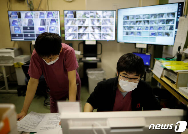 일본 가와사키현 세인트 마리아나 병원의 의료진  © 로이터=뉴스1