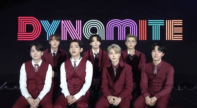 ‘2020 빌보드 뮤직 어워드’에서 4년 연속 ‘톱 소셜 아티스트’ 상을 받은 방탄소년단(BTS). 빅히트엔터테인먼트 제공
