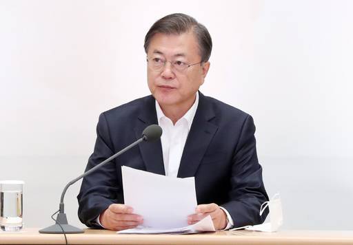 문재인 대통령이 지난 13일 청와대 영빈관에서 열린 ‘제2차 한국판 뉴딜 전략회의’에 참석해 발언하고 있다. 이날 회의엔 한국판 뉴딜 추진 이후 처음으로 전국 17개 시도지사가 참석했다. 뉴시스