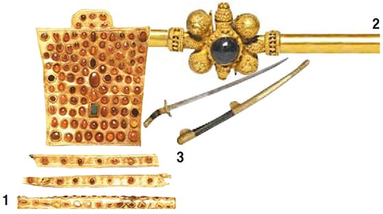 훈족의 유물. 1 군마의 안면 갑구(4세기). 2 금과 보석으로 된 팔지(5세기). 3 아틸라의 검(4세기). [사진 Walters Art Museum]