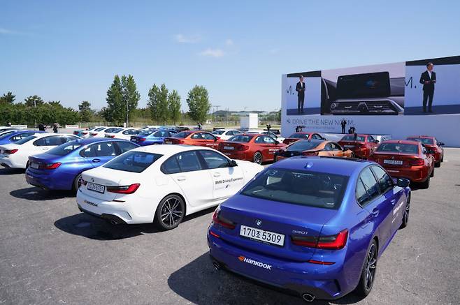 지난 5월 27일 BMW그룹은 인천 영종도 BMW 드라이빙센터에서 뉴 5시리즈와 뉴 6시리즈 그란 투리스모를 세계 최초로 공개했다.