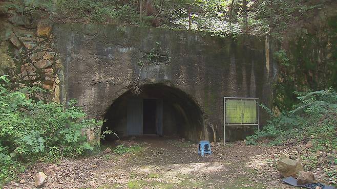 보도연맹원 수천 명이 학살된 경남 경산의 코발트 광산.