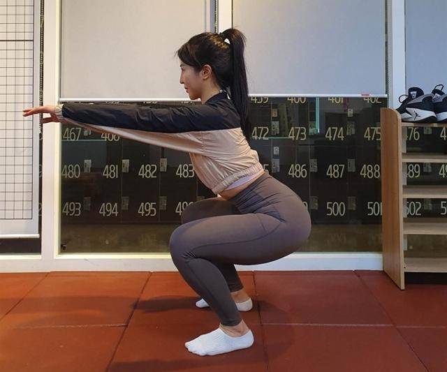 스쿼트는 골반 움직임이 중요한 운동 중 하나다. 피트니스위 제공