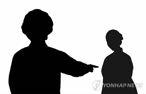 시어머니와 며느리(일러스트) 제작 이소영(미디어랩)  아이클릭아트 그래픽 사용