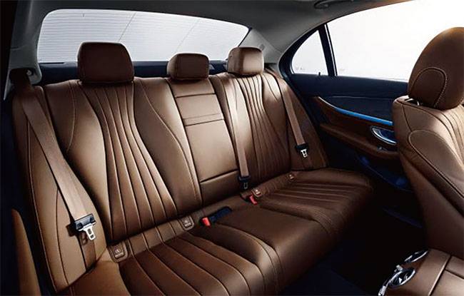 메르세데스-벤츠 더 뉴 E350 뒷좌석. 사진 메르세데스-벤츠 코리아