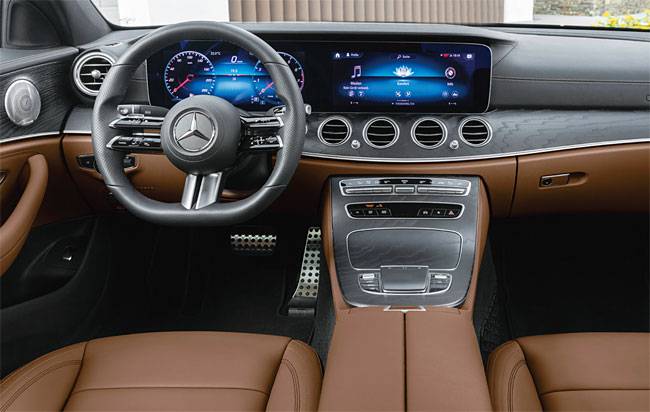 메르세데스-벤츠 더 뉴 E350 운전석과 앞 좌석. 사진 메르세데스-벤츠 코리아