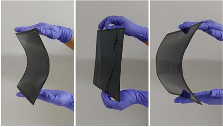 서장원 화학연 박사 연구팀이 세계 최고 수준의 효율을 지닌 '유연 페로브스카이트 태양전지' 를 대면적 롤투롤 공정으로 제작하는 데 성공했다.



화학연 제공