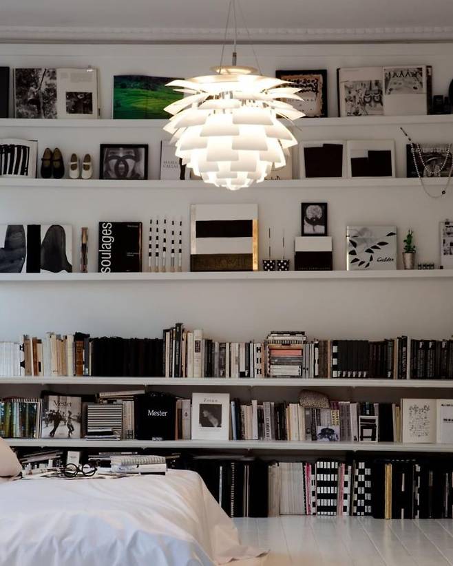 루이스 폴센의 PH Artichoke 펜던트 조명. 인스타그램 @louispoulsen