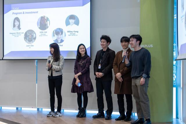 스파크랩에서 프로그램팀 동료들과 함께