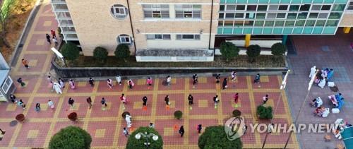 초등학교 전수 검사 지난 16일 모습. [연합뉴스 자료사진]