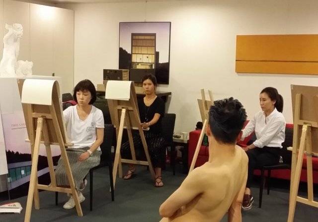토포하우스 누드크로키 아카데미 수업