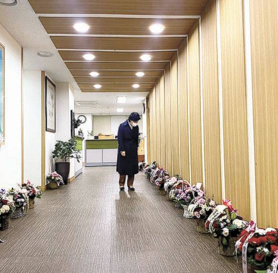 꽃바구니 공개한 추미애