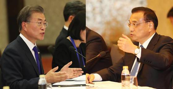 문재인 대통령(왼쪽)과 리커창 중국 총리(오른쪽)가 2017년 11월 13일 오후 '제31차 ASEAN 정상회의'가 열리는 필리핀 마닐라 소피텔 호텔에서 회담하고 있다. [연합뉴스]