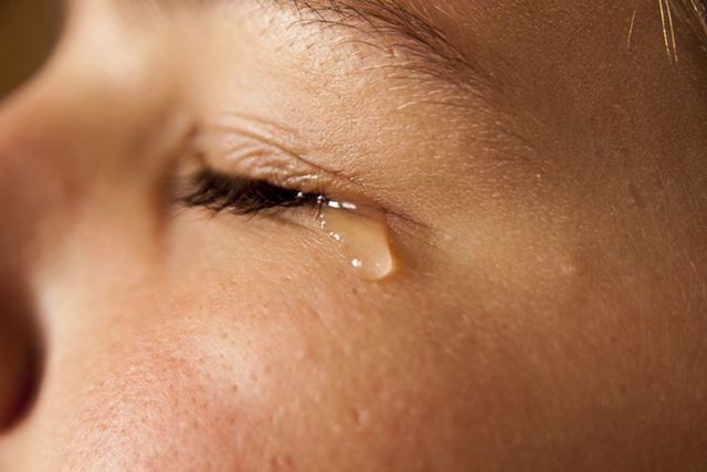 눈물흘림증은 좁아지거나 막힌 눈물길로 인해 눈 속 눈물이 밖으로 새어나오는 질환이다./사진=게티이미지뱅크