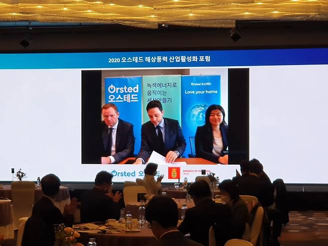 Orsted Asia-Pacific president Matthias Bausenwein (center) speaks to participants of Orsted 2020 Offshore Wind Industry Promotion Forum held at Conrad Seoul, located in Yeouido, western Seoul, Tuesday. (Kim Byung-wook/The Korea Herald)