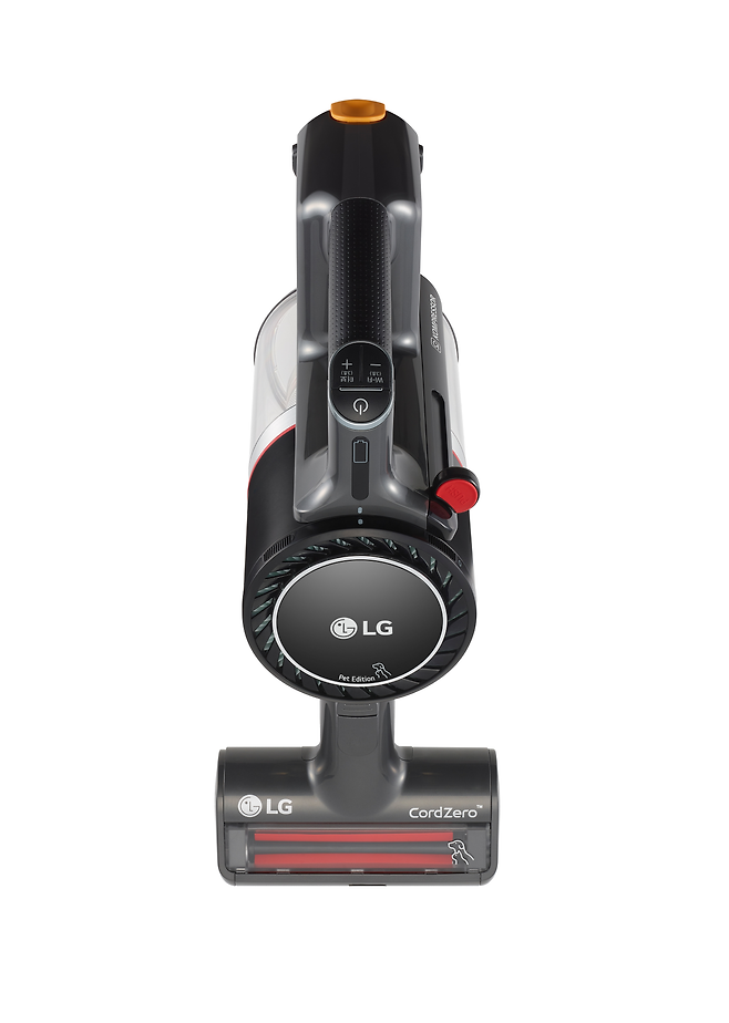 '펫 전용 흡입구 파워 드라이브 펫' 반려동물의 털을 편리하게 제거할 수 있다. / LG전자 제공