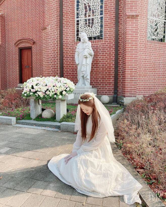 Orphanagera Lee Jae-wook showed off her desirable roco chemiActor orphanage posted several photos on his instagram on November 26 with an article entitled Dodo Solar Solar Land 16th Part Lara Land.The photo shows Lee Jae-wook, an orphanage who spends time together in front of the cathedral.The orphanagera and casual Lee Jae-wook, who showed off their ecstatic Goddess figure in a wedding dress, played a joke together and laughed wide and made a sense of the atmosphere of the filming scene.the news is a bit of a glare