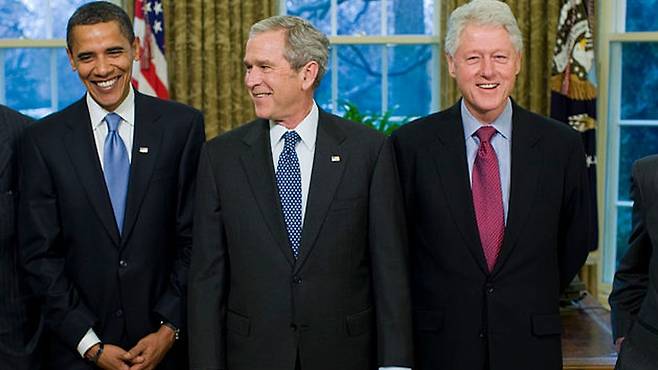 미국 전직 대통령들이 공개적으로 코로나19 백신을 맞겠다고 자처했다. (왼쪽부터) 버락 오바마, 조지 W 부시, 빌 클린턴