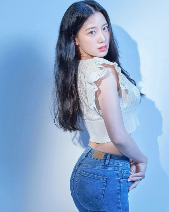 걸그룹 베리굿 조현이 코로나19 검진을 받고도 영화 홍보사 측에 알리지 않고 인터뷰에 참석했다는 주장이 제기되자직접 해명에 나섰다. 사진출처 = 아시아경제