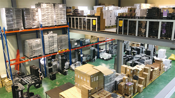 경기도 고양 리씽크 재고 센터에 판매를 앞둔 제품이 쌓여 있다. / 김지욱 인턴기자