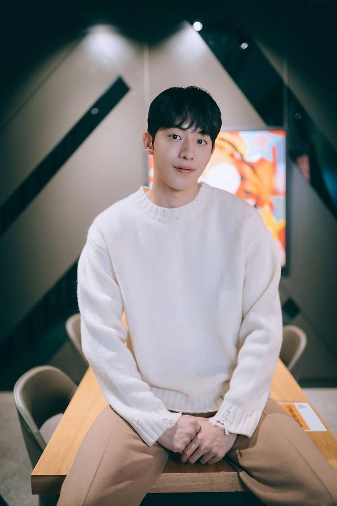Nam Joo-hyuk I cant help but like Han Ji-min, people who met againNam Joo-hyuk has once again shared his breath with Han Ji-min, who has already met once through Bush Eyes.Nam Joo-hyuk, who starred in the film Leonardo Jardim (director Kim Jong-kwan), delivered a small episode of deep emotional acting through an online interview on December 7.The movie Leonardo Jardim, which will be released on the 10th, is a remake of the Japanese novel Leonardo Jardim, Tigers and Fishes.It is better known as the movie of the same name released in 2003.Like the original, he painted the love and separation of the two, Young Seok (Nam Joo-hyuk), who accidentally helped Leonardo Jardim (Han Ji-min), who was uncomfortable with his legs.On this day, Nam Joo-hyuk said, It seems that the appearance of Leonardo Jardim and Yeongseok which are naturally dissolved is seen as personal as expected.I think I postponed it without regret. Nam Joo-hyuk, who said he was liar if not burdened about starring Han Ji-min and two-top, said, I wondered what Feelings Leonardo Jardim was made by director Kim Jong-kwan.There was a burden on the original work, but the directors words that I want to make a completely different work came to the challenge. I have been starring again since the movie Anshi Sung, and I am so grateful.I have a lot of burdens and a lot of worries, but I have to do my best as soon as I postpone it, and I have to put everything into it. Nam Joo-hyuk, who reunited with Han Ji-min after last years Drama Bushing the Snow, said, In a short time, I will work with Han Ji-min again.Director Kim Jong-kwan said that he liked the appearance of Bush Eyes.If you make a picture that you can not show in Bush Eye through Leonardo Jardim, you might be able to fill it with a wonderful scene for two hours.I think that kind of mind was right, he said.Nam Joo-hyuk said, I had a lot of stories to give and receive, and I was able to share a deeper story because I had a lot of time together.There were not so many scenes together in Bush Your Eyes. When I shot this Leonardo Jardim, I was able to communicate more deeply and create works.I have already been able to play it very comfortably since the first shooting because I had already breathed once in the previous work. I learned that I respect people and make them comfortable while working with Han Ji-min.I thought that people could not help but like those who are the gods of the opponent Actor but do their best.I always say that I am lacking, but when I see it from the side, I think that many people as well as me have a lot to learn.Feelings, he added, to keep your feet from walking alone.