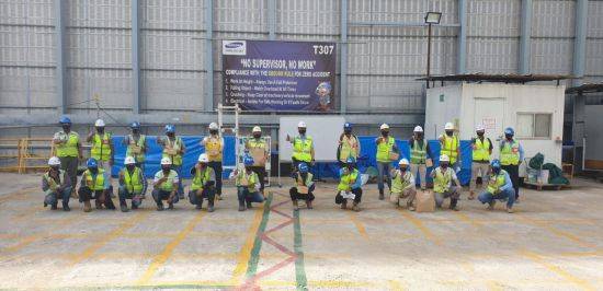싱가포르 T307 현장 근로자 단체사진 (사진=삼성물산)