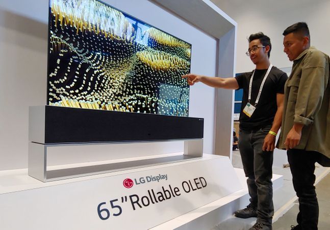 LG디스플레이 유기발광다이오드(OLED) 패널로 제작된 롤러블 TV.ⓒLG디스플레이