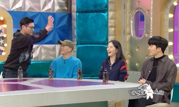 Radio Star Song So-hee, staged trailma appeal paralyzed FeelingsChrysanthemc Song So-hee appears on Radio Star and experiences paralyzed Feelings saying that he suffers from intermittent stage trauma that does not know the cause.Song So-hee, who grew up as the Chrysanthemc goddess in Chrysanthemc Girl, was grinded and polished in a karaoke (?)From rap skills to catching up with girl group TWICE dance, we are going to bring out another charm from Chrysanthemc, which raises expectations.MBC Radio Star (planned by Ahn Soo-young / directed by Choi Haeng-ho), a high-quality talk show scheduled to air at 10:40 p.m. on the 9th, will feature four-member Bobby Kim, dynamic duo Gaeko, Song So-hee, and Show Music Undoubtedly featuring loaders.Song So-hee is a Chrysanthemc who has been walking the path of a singer for 19 years after starting a folk song at the age of five and a folk song at the age of eight.It started to attract attention early on with its cute appearance and unusual talent, and it is called Chrysanthemc Girl and is loved by a great deal.Song So-hee said he had minimized his schedule to be faithful to his school life while entering college, and said he is preparing for active activities with the fact that he graduated from college this year.Song So-hee, who grew up as a Chrysanthemc in the mountains during the vacation, was attracted to the spotlight with Chrysanthemc Girl and was attracted to many temptations (?Im telling you that Ive experienced a trot, especially since Ive been offered a Trot Contest due to the recent trot fever, and Im also honest about my thoughts about other genre challenges.In addition to the frank charm of Chrysanthemc Song So-hee, you can also see the fresh and youthful 20s Song So-hee.Song So-hee, who usually likes rap, reveals his rap skills that he has polished in karaoke in front of showtime money producer Gaeko.Gaeko said, I was good, but the necklace is .. He turns into a producer mode and evaluates Song So-hees rap.In addition, TWICE dance cover, which can be published in the girl group dance textbook, will make the atmosphere of the scene pleasant, and the anecdote with the comment of Song So-hee XX Pocha Witness Story will be released to the anonymous community of college students when they were in college.The show aired at 10:40 p.m. on the 9th.MBC Radio Star