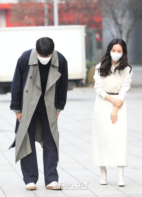  Actor Nam Joo-hyuk and Han Ji-min have photo time on their way to work on sbs powerFM Doci de-export cultus show on SBS in Mokdong, Yangcheon-goo, Seoul, on the afternoon of October 10.12. 10/