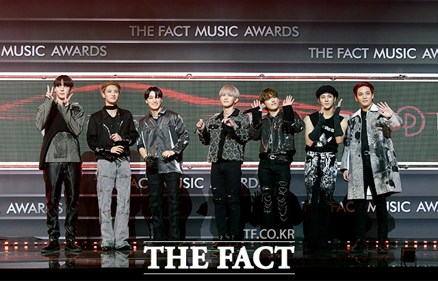 2020 TMA] Atez, 2020 The FactMusic Awards are here!The 2020 The Fact Music Awards was held in a way that thoroughly complies with the anti-virus guidelines and adds online connections to Untact, which means non-face-to-face, for the safety of fans and The Artist to prevent the spread of Corona 19.TMA includes BTS, Super Junior, New East, GOT7 (Godseven), MonsterX, Seventeen, Gang Daniel, Twice, Mamamu, (girls), ITZY (yes), Stray Kids, Tomorrow By Together, Atez, Crabbitty, Weekly, The Therm K-pop The Artists, who are the most popular in the world, such as Boys, Eyes One, and Jesse, appeared.The red carpet at 4 pm on December 12, the awards ceremony at 6 pm, was broadcast simultaneously to 30 countries around the world through Naver V LIVE.