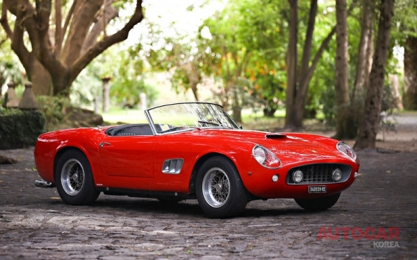 1961 Ferrari 250 GT SWB California Spider Sold by Gooding & Co for $17,160,000 (약 188억4854만 원)