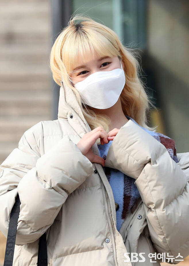 WJSN Dayoung, Space-breathed HeartsDayoung of group WJSN poses as he enters the studio building for radio broadcasts on KBS in Yeongdeungpo-gu, Seoul on the afternoon of the 23rd.