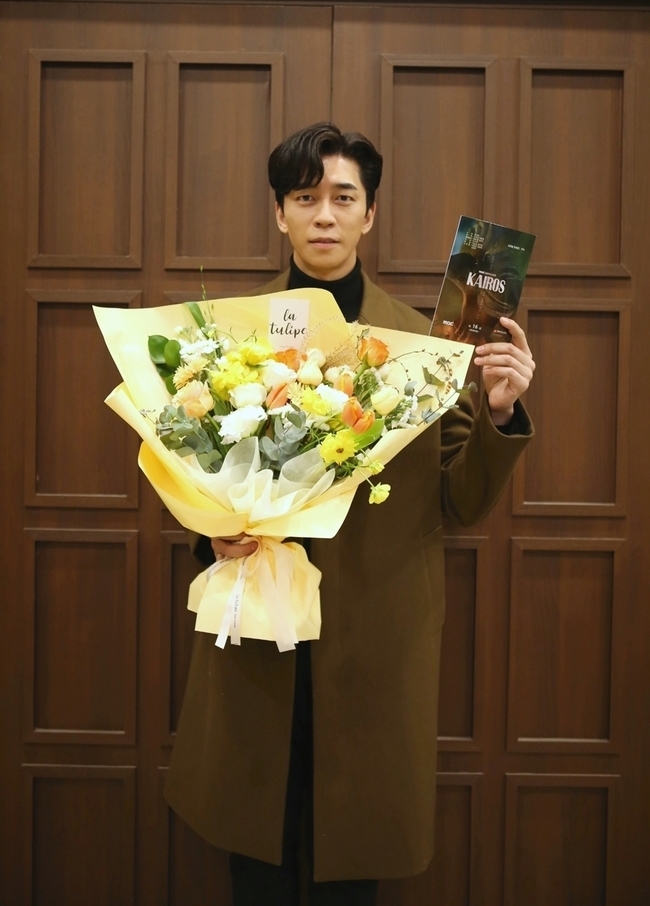 Kairos Shin Sung-rok, affectionate End testimony sad work to leaveActor Shin Sung-rok gave his impression of Kairos End.In MBCs drama Kairos (playplayplay by Lee Soo-hyun, director Park Seung-woo, production by Kahaani, and Kahaani), Shin Sung-rok took on the role of Kim Seo-jin who struggles to change his fate, and received favorable reviews from many people, showing deep emotion Acting as well as strong attraction.Shin Sung-rok showed off his deep affection for this work through his agency, saying, I am sad to leave Kairos because I have achieved a lot of personal work.Shin Sung-rok also said, I am very sorry to be close to all the staff and actors for six months and I am very sorry to break up. I also give unlimited gratitude to the viewers who watched me until the end.