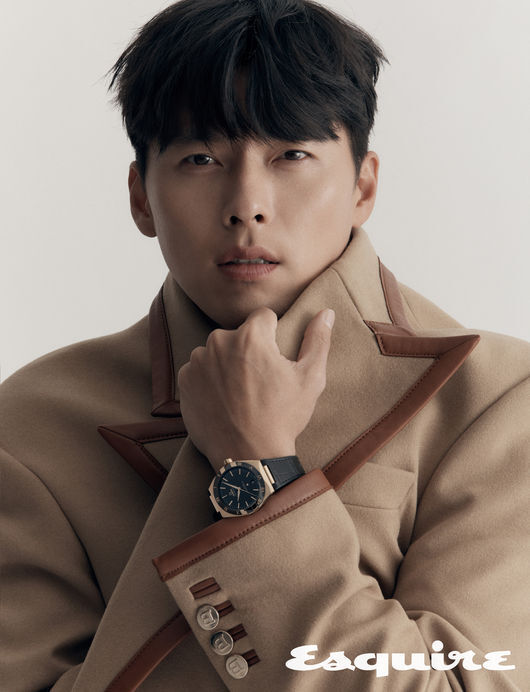 Actor Hyun Bin released all the remaining picture cuts following the four-cut picture that was first introduced in the January issue of the mens fashion magazine Esquire.This picture was gathered with the watch brand that Hyun Bin is active as an ambassador.Last November, Hyun Bin was joined by prominent families from Omega SA, including world-class stars such as George Clooney and Nicole Kidman.In the first cut, Brown Color Suede Jacket matched the 007 edition watch in the upcoming James Bond movie to complete the vintage military look.Hyun Bin suggests a sophisticated neutral color style with Omega SA watch through this picture.I took a beige coat collar and stared at the camera, giving a soft charisma with a cut that reminds me of a scene in a romance movie, and a yellow Gold constellation watch that matches the beige color.In the next cut, which is characterized by the warmth of the Hyun Bin by wearing a chunky brown knit, Blue ceramic bezel showed a different charm with the dynamic Cister Diver Watch.In addition, the bold charm of black watch styling, which adds pink turtleneck and check blue styling, could feel the delicate charm of Hyun Bin.The colorful pattern shirt and check coat were also overwhelmed by his charm, and then he made a different co-ordination with a neat steel case seed, The Master Watch.In the last cut that matches the oversized Jacket with the white turtleneck, the Sedna Gold Bracelet Watch with a subtle color is added to perfectly implement the dandy.On the other hand, the pictures of the perfect and wonderful timepieces of the bold charms of Hyun Bin and Omega SA can be seen through the January issue of Esquire and the official social media channel of Omega SA