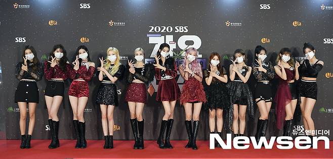 2020 SBS song Daejeon in Deagu aired on Christmas Day on December 25th.The pre-recorded events at Deagu included BTS, TWICE, Seventeen, GOT7, MONSTA X, Mamamu, Jesse, New East, Girlfriend, Oma Girl, IZ*ONE, The Boys, Stray Kids, (Women) Kids, ATEEZ, ITZY, TOMORROW X TOGETHER, AFF Lille, Momorand, CRAVITY, TREASURE, aespa and ENHYPEN appeared and showed a wonderful stage.(Photo Provision =SBS)