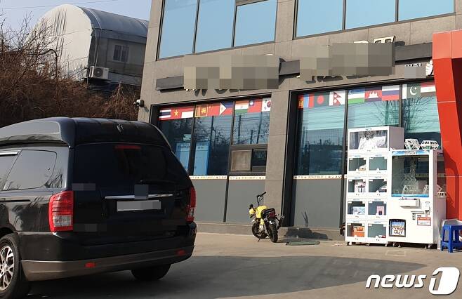외국인 확진자가 무더기로 쏟아진 천안 병천면의 한 마트 문이 굳게 닫혀있다.© 뉴스1