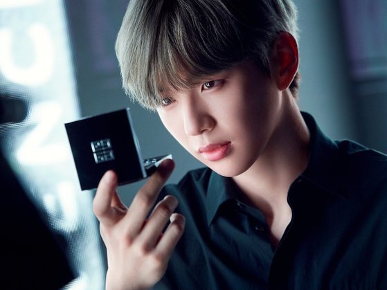 Kang Daniel continues his relationship with Givenchy Beauty MuseGivenchy Beauty (GIVENCHY BEAUTY) announced the news of the contract extension with official Model Kang Daniel on Friday.It was also positively considered that Kang Daniels unique charm was in line with the image that Givenchy Beauty pursued, and that it also had an amazing Synergy effect in the pictures and promotions that have been together, said Givenchy Beauty.We expect Kang Daniel to have a more synergy effect as the model of the Givenchy Beauty in the future, said an official. We would like to ask Kang Daniel, who will be active as the model of the Givenchy Beauty in 2021.Kang Daniel has been working as a model for Givenchy Beauty since 2019, and has been fully digesting various makeup through various pictures and videos, and has emitted intense chemistry with Givenchy Beauty.In particular, the Ding Couture line used by Kang Daniel showed a big growth compared to the previous year, and the Ding Couture Cushion, called Kang Daniel Cushion, was loved by the company as a Givenchy Beauty best seller in 2020.Meanwhile, Kang Daniel released his mini albums CYAN and MAGENTA this year and became a solo artist.