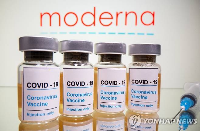 캐나다가 긴급사용 승인한 모더나의 코로나19 백신 [제니차 로이터=연합뉴스 자료 사진]