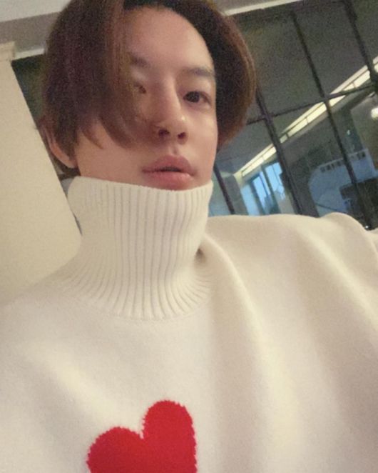 Singer Seven showed off his strongest timeSeven posted a picture on his SNS on the 29th with an article entitled A Ko Ginger.Seven in the open photo is wearing a white white tooth and is radiating a warm charm.Seven adds that it tickles as the bangs grow and brush the tip of his nose, which is eye-catching as he still boasts a Boy-like futility while 37-year-old Age is incredible.It is Seven that makes fans feel excited with a warm atmosphere.Seven has been in public for five years with actor Lee Da-hae, and has recently appeared on the air and has gathered a special topic.Seven SNS