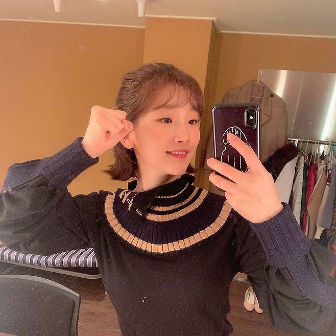 Actor Park So-dam sent CheeringOn the 29th, Park So-dam posted several photos on Instagram with his article Fai Cheer up our!!!Park So-dam in the photo boasts a beautiful beauty and takes a mirror selfie.Taking his fists tight and by his cheeks, Park So-dam sent a fiery shot with a cute smile.Park So-dam, who has been empowered with various expressions and poses, has sent cheering with comments such as Goddam, Cute and Sister Fighting.Meanwhile, Park So-dam is appearing on JTBC Gamseong Camping and is on stage with Lee Soon-jae and Shin-gu as the play Henry Grandpa and I.