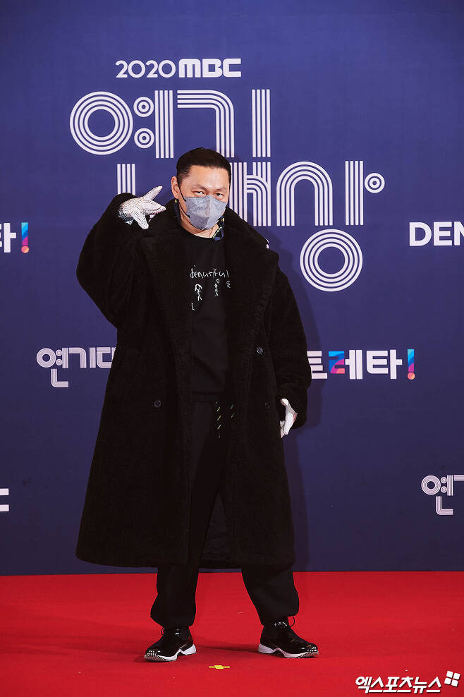 Actor Yang Dong-geun, who attended the 2020 MBC Acting Grand Prize Red Carpet event held at MBC New Building in Sangam-dong, Seoul on the afternoon of the 30th, has photo time.