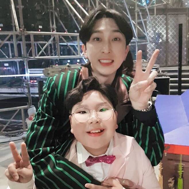 Singer and broadcaster Sleepy posted a cute two-shot with Lim Do-hyung.Sleepy uploaded a picture to his Instagram on December 31, with the phrase Im currently broadcasting Trot Fighter!Sleepy in the photo is doing a V with Lim Do-hyeong in her arms, and the two drew a smile from viewers with warm visuals and Chemistry.
